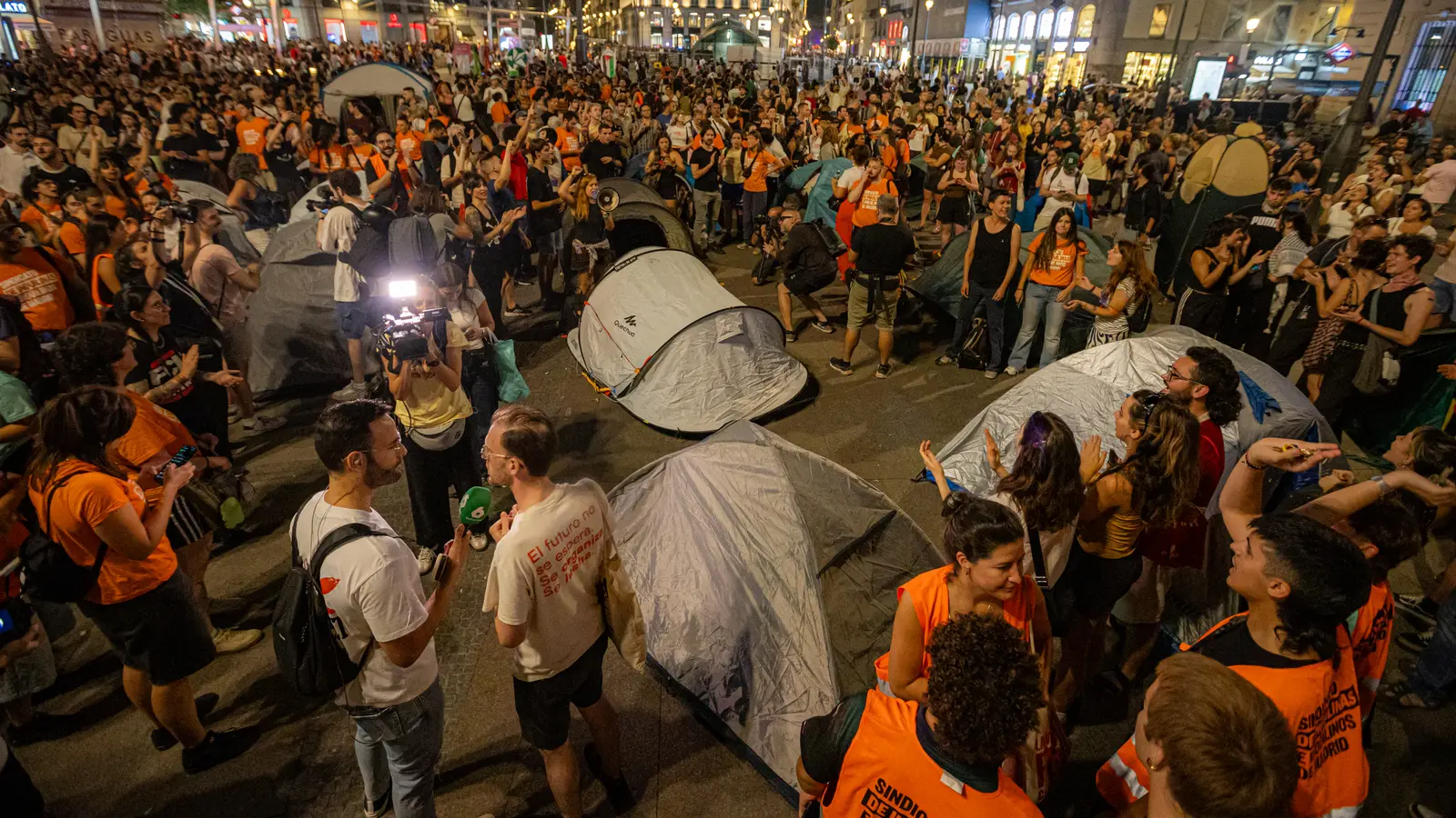 “Not one more Maricarmen”: what is happening with housing in Spain